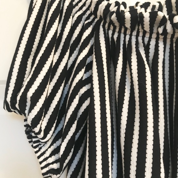 H&M black and white off the shoulder top size XS - Picture 2 of 4